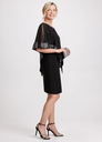 Vestido formal con capa asimetrica
