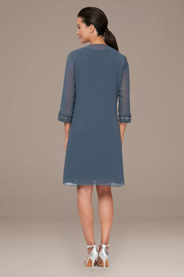 Vestido con chaqueta larga adornada