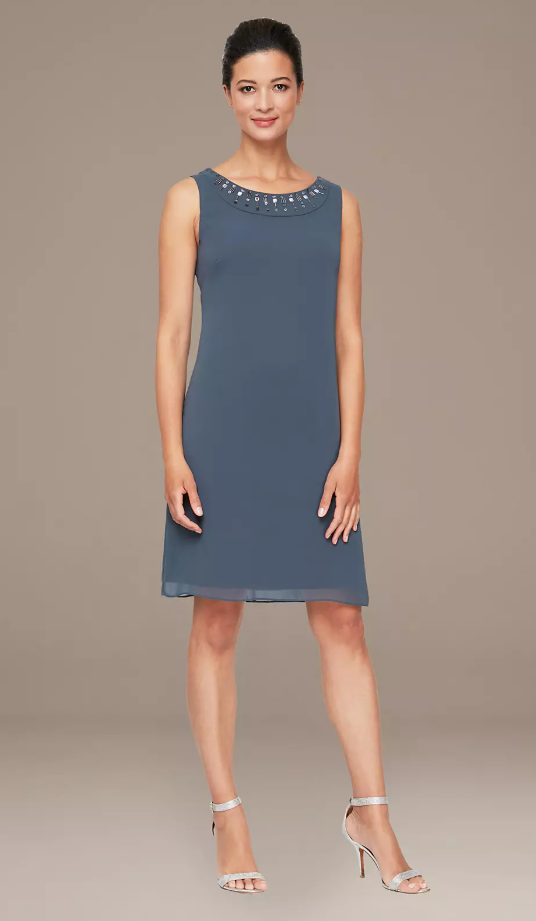Vestido con chaqueta larga adornada