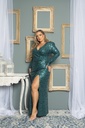 Vestido brillante con hombros descubiertos