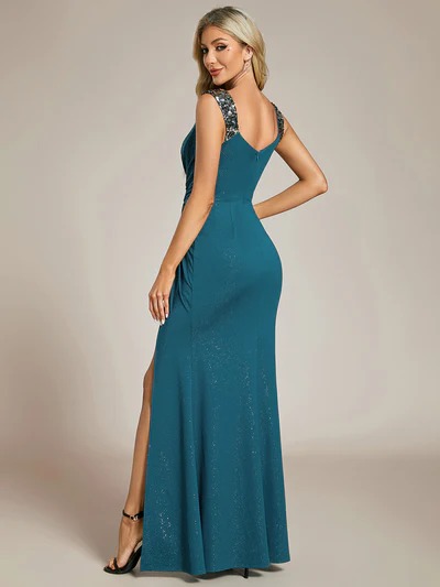 Vestido largo con mangas de pedrería