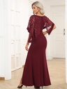 Vestido con capa asimétrica