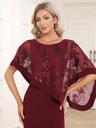 Vestido con capa asimétrica