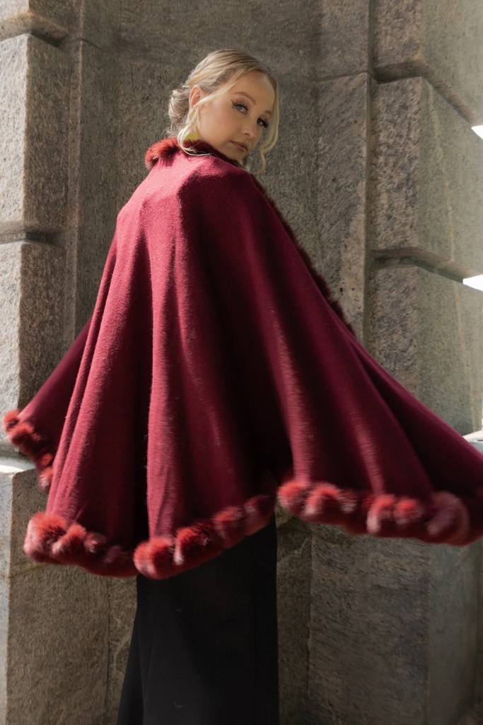 Abrigo Fuzzy de piel sintetica