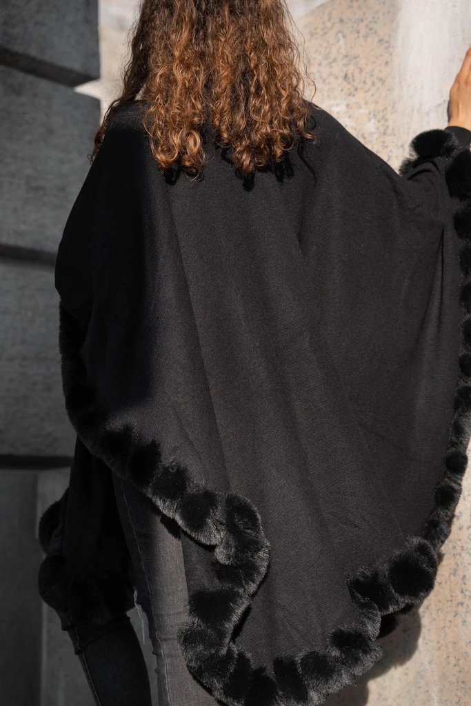 Abrigo Fuzzy de piel sintetica