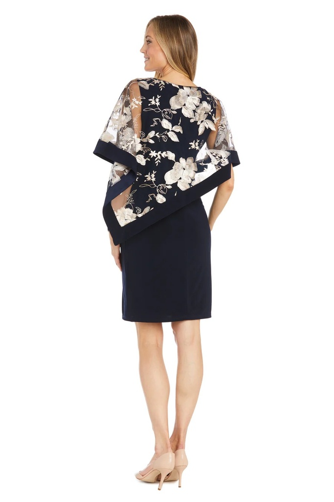 Vestido corto con capa bordada