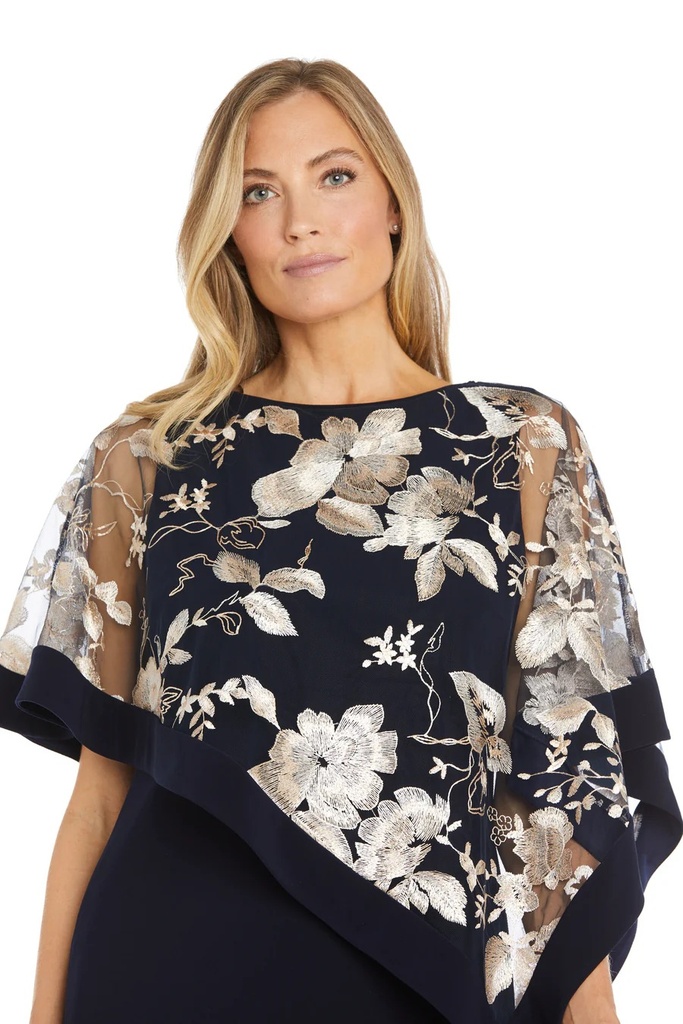 Vestido corto con capa bordada