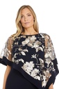 Vestido corto con capa bordada