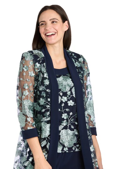 Traje con pantalón y saco bordado