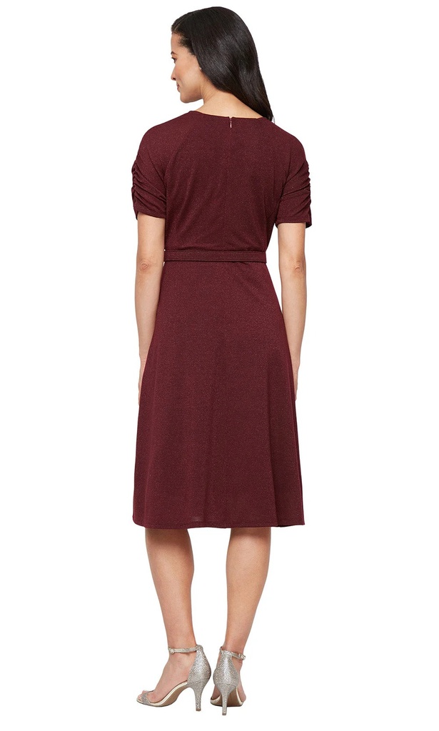 Vestido ajustado de manga corta