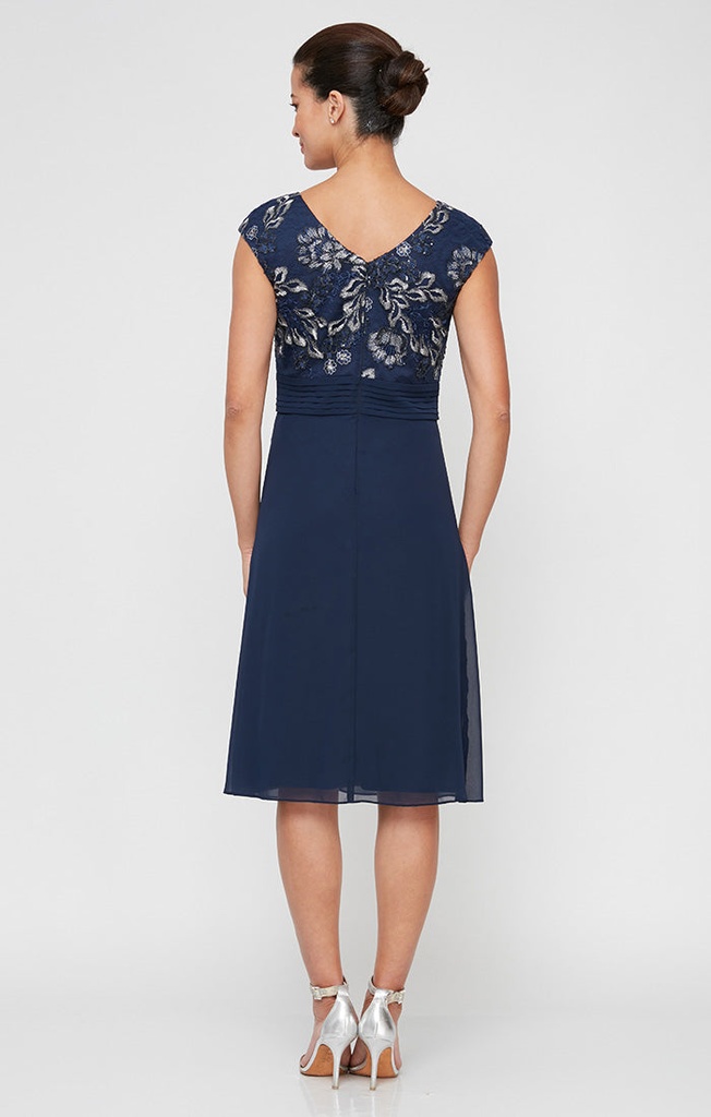 Vestido drapeado con cascada