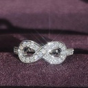 Anillo de infinito con diamantes