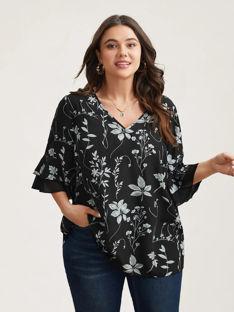 Blusa floral con detalles plisados