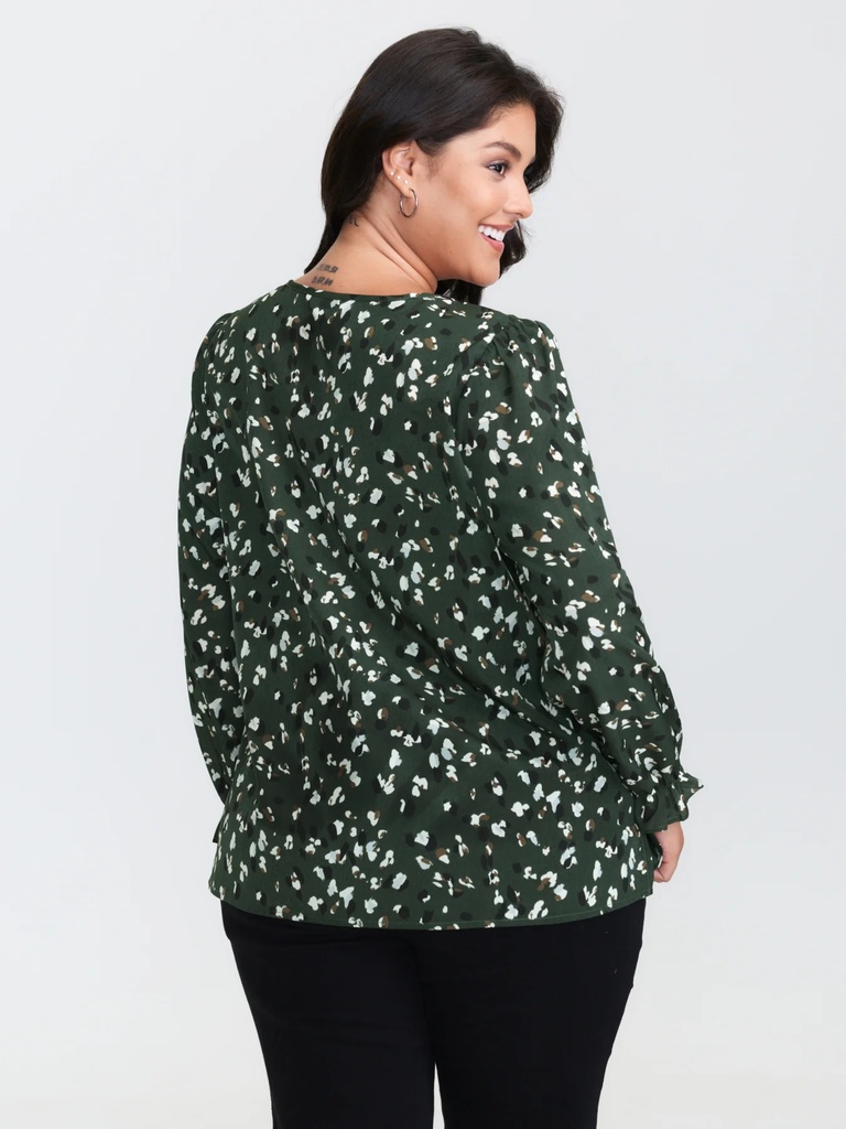 Blusa con volantes en el escote