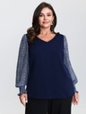 Blusa con volantes en el escote