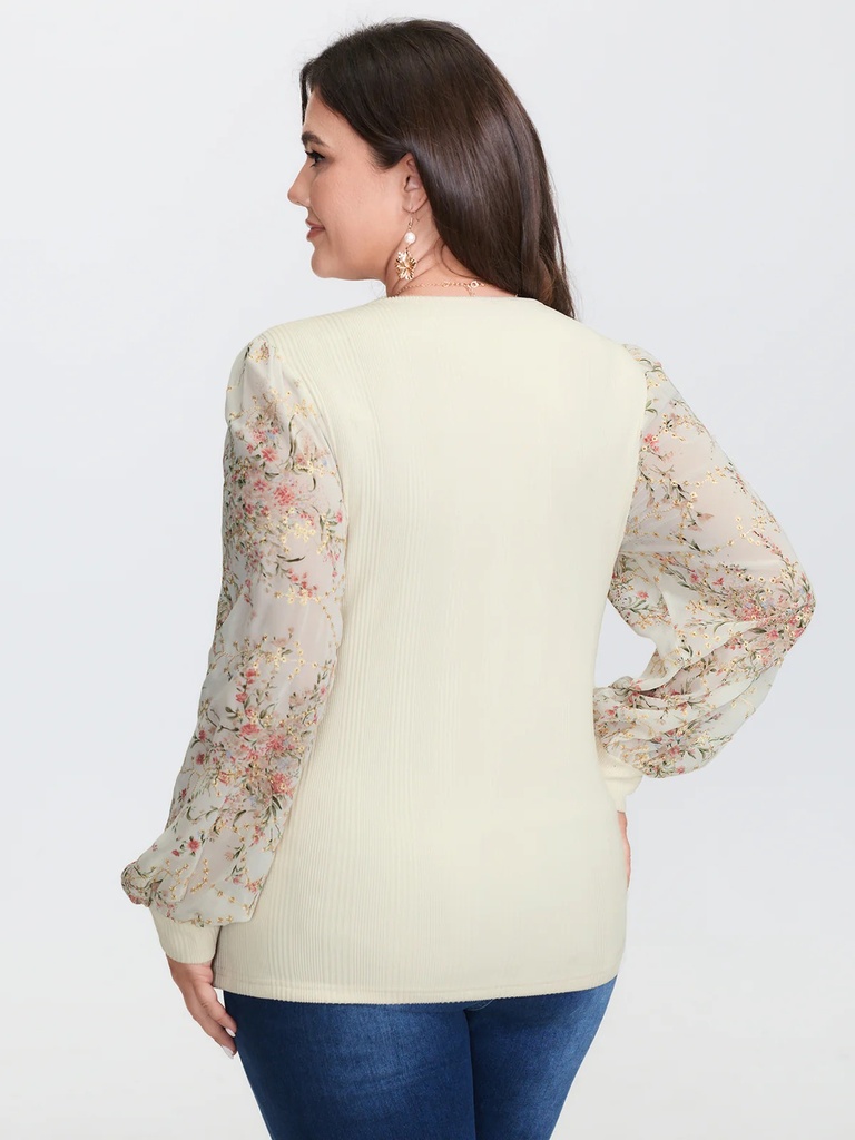 Blusa con volantes en el escote
