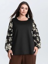 Blusa con volantes en el escote