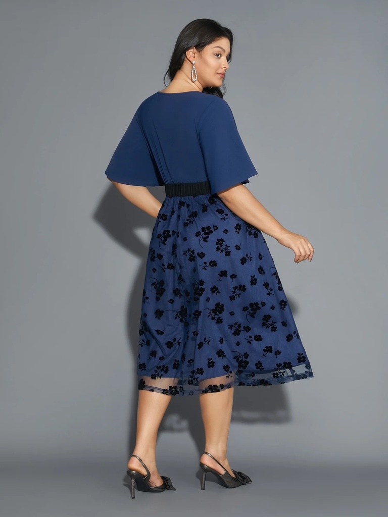 Vestido con falda de malla floral