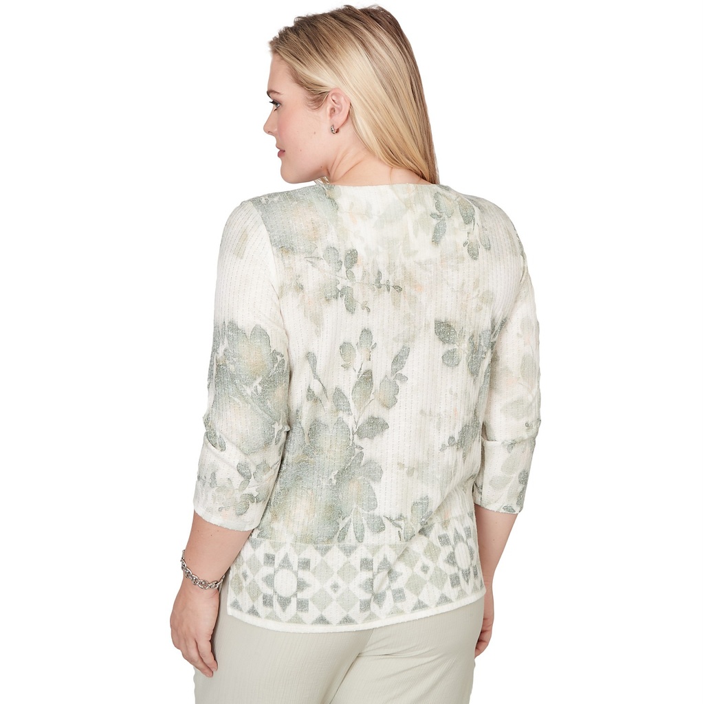 Blusa con cuello adornado