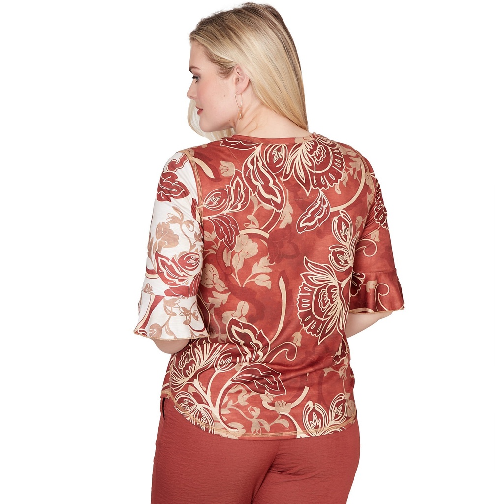 Blusa con estampado de volutas