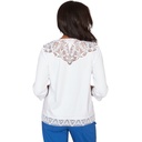Blusa con ribete de encaje y collar
