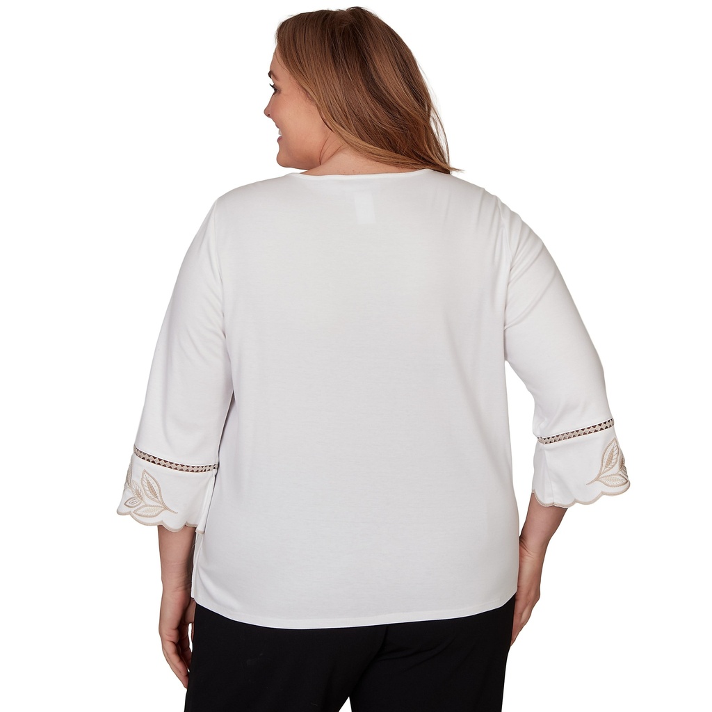 Blusa con volantes y adornos