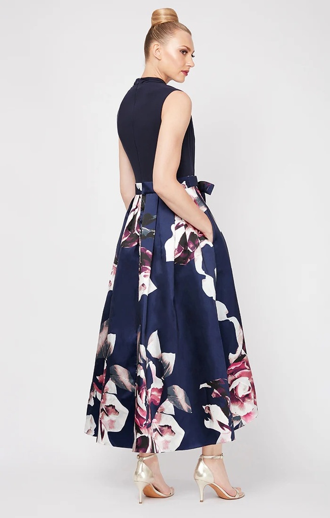 Vestido ajustado y acampanado floral