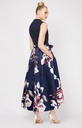 Vestido ajustado y acampanado floral