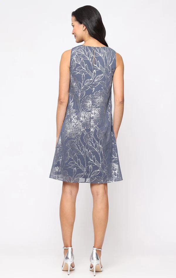 Vestido con chaqueta con estampado