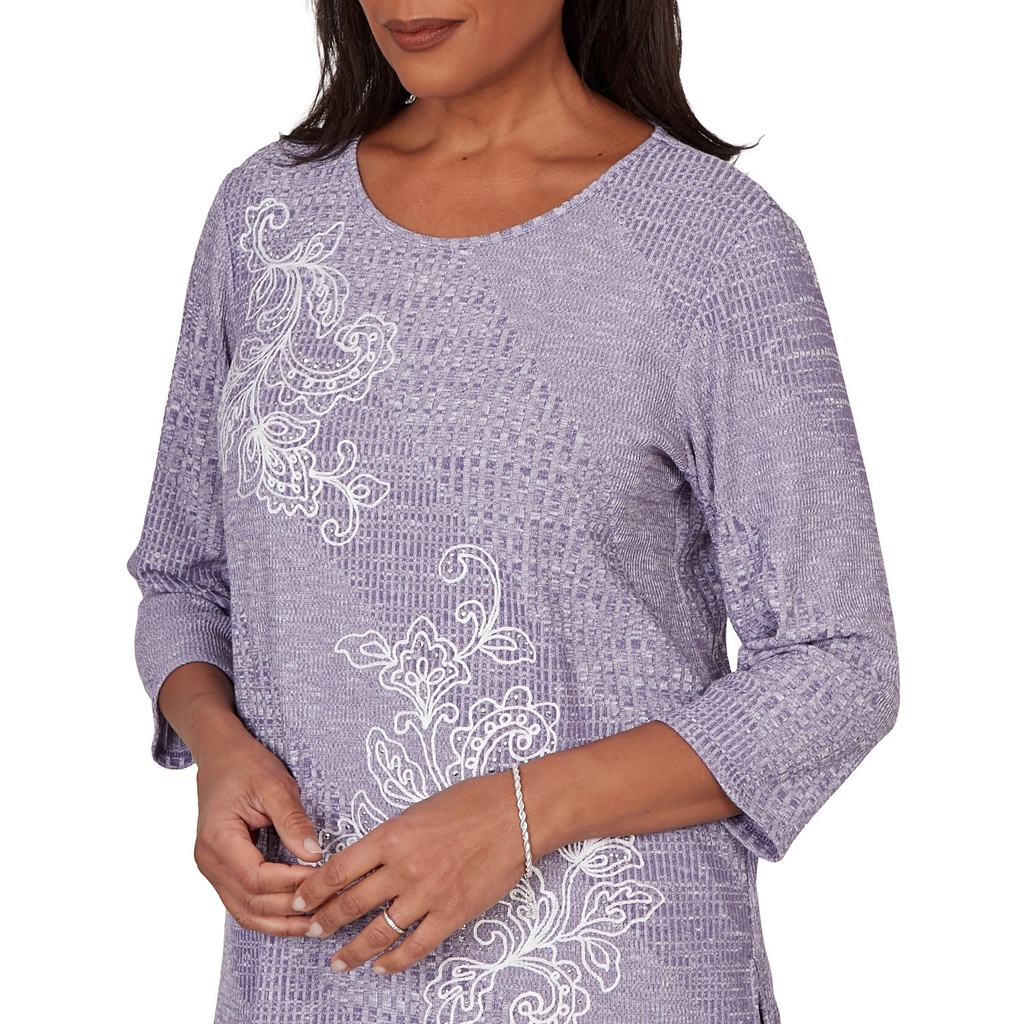 Blusa texturizada con bordado