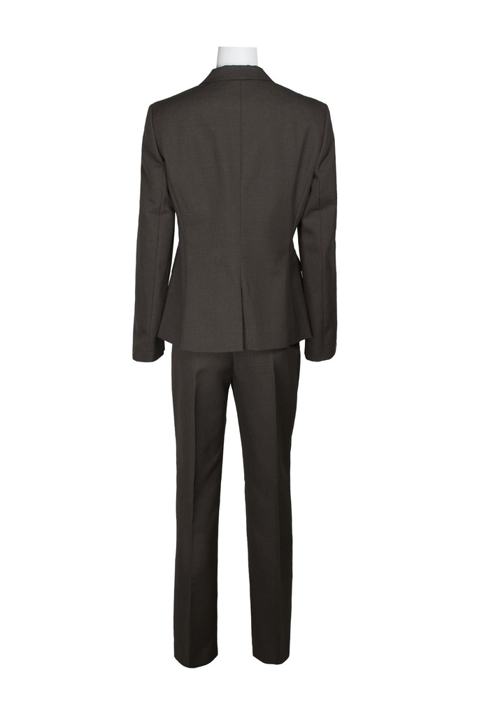 Traje de pantalón y saco con solapa