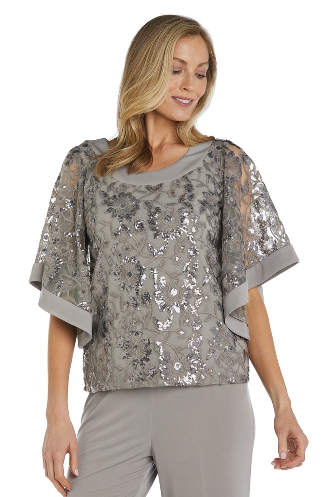 Traje de dos piezas con blusa con manga 3/4 anchas
