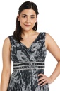 Vestido con estampado metalizado sin mangas
