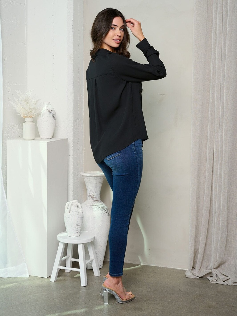 Blusa de mangas largas con bolsillos delanteros