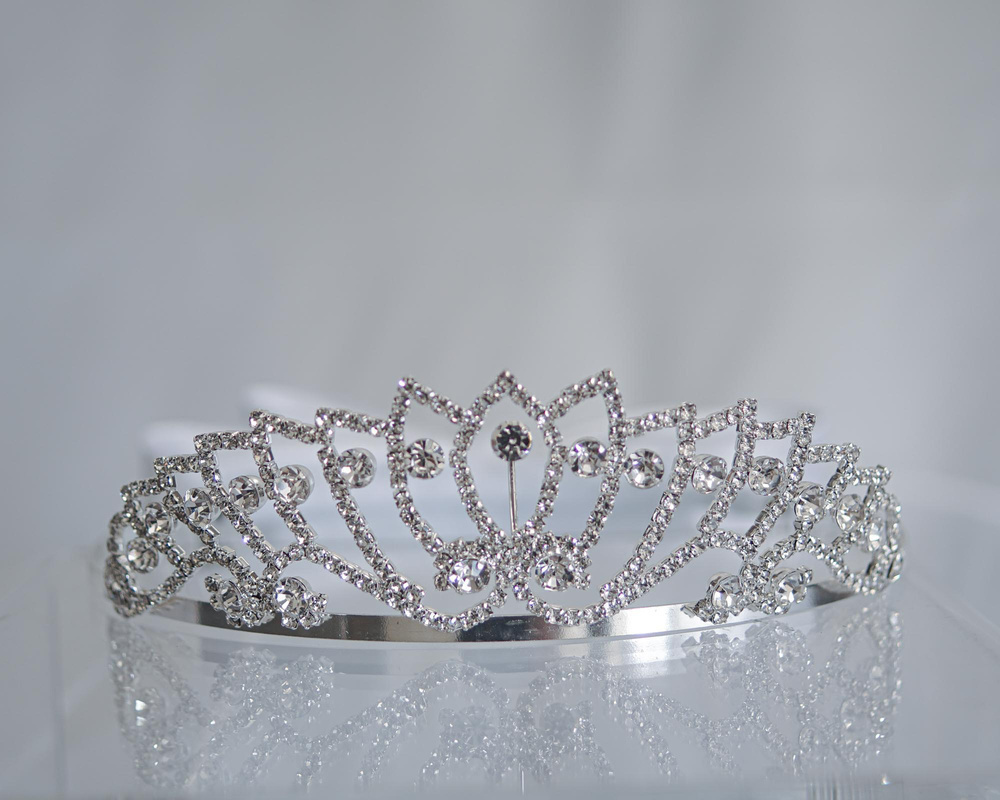 Velo sobre tiara de zirconia