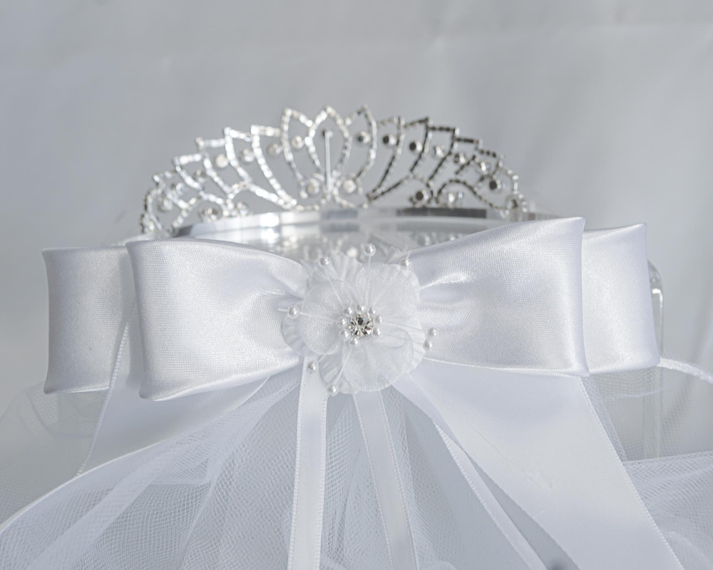 Velo sobre tiara de zirconia