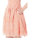 Vestido de encaje con cuello halter