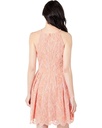 Vestido de encaje con cuello halter