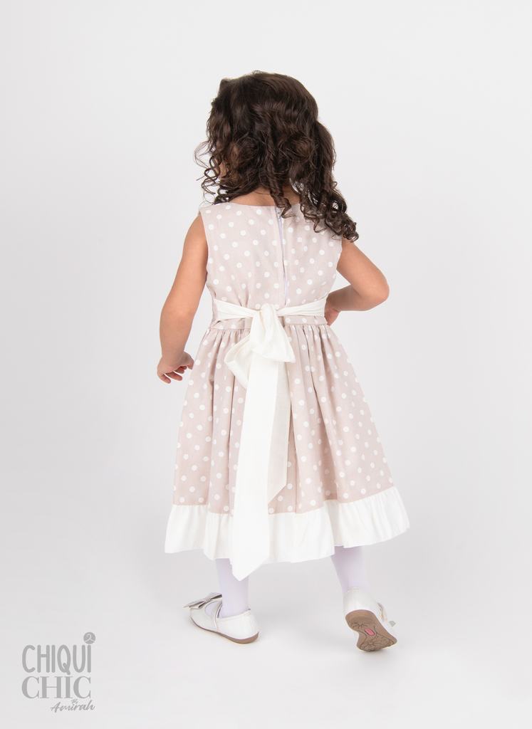 Vestido de cambray con lunares y lazo