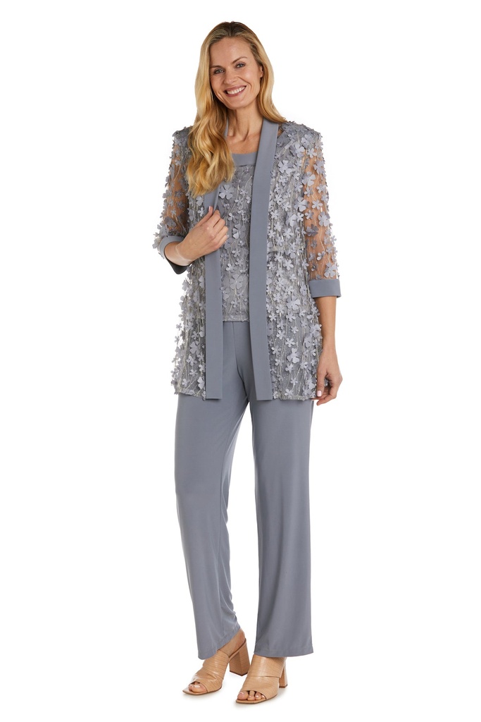 Traje pantalón con flores 3D