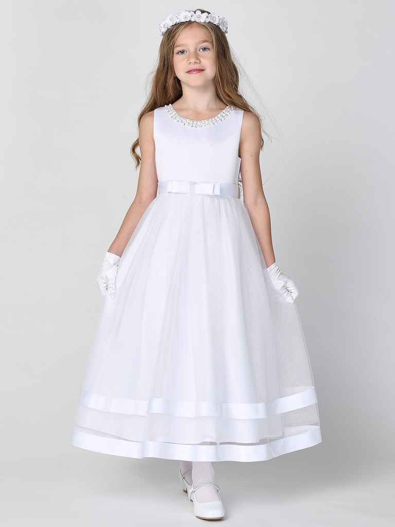 Vestido con escote de perlas