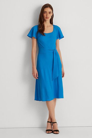 Vestido crepé con mangas onduladas