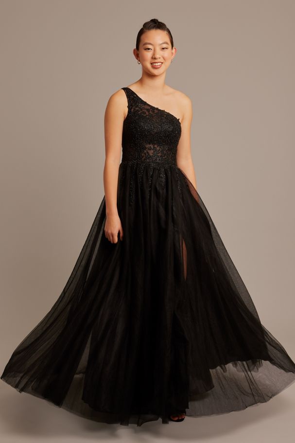 vestido con encaje de pedrería y tul