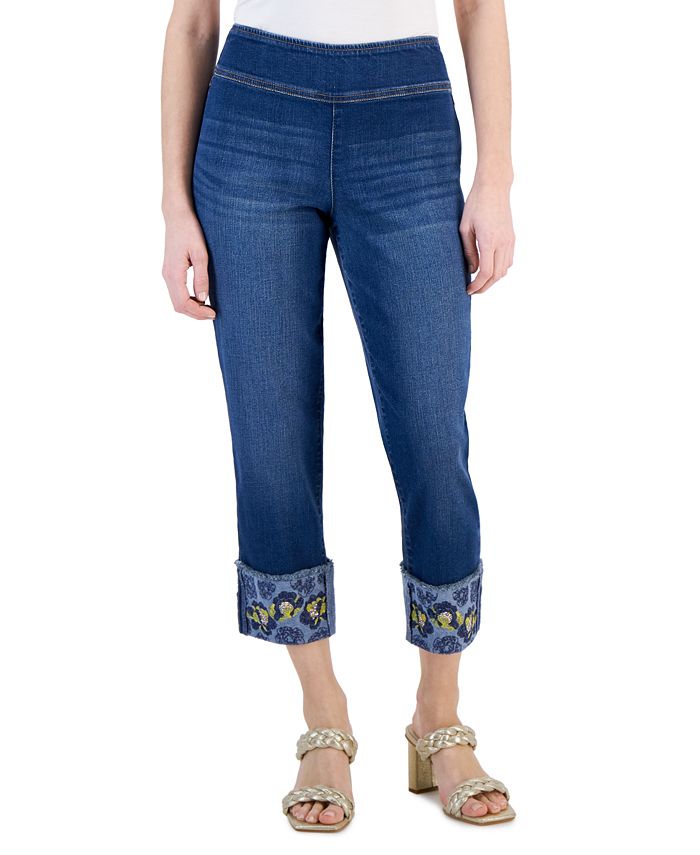 Jeans con dobladillo de bordado floral