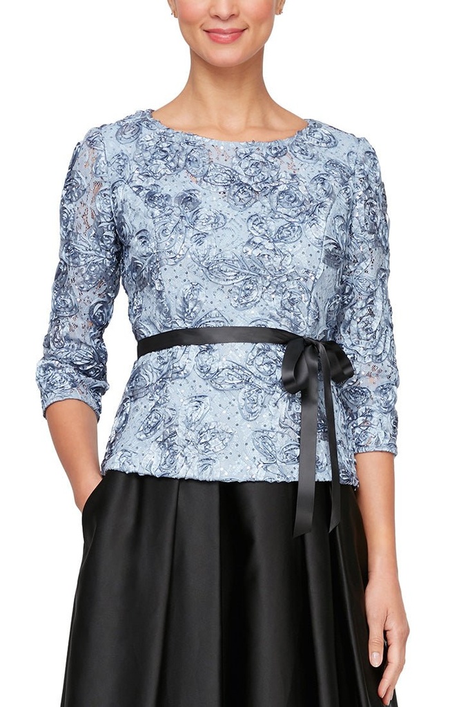 Blusa con rosetas y mangas 3/4
