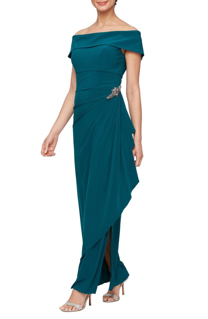 Vestido largo con hombros descubiertos