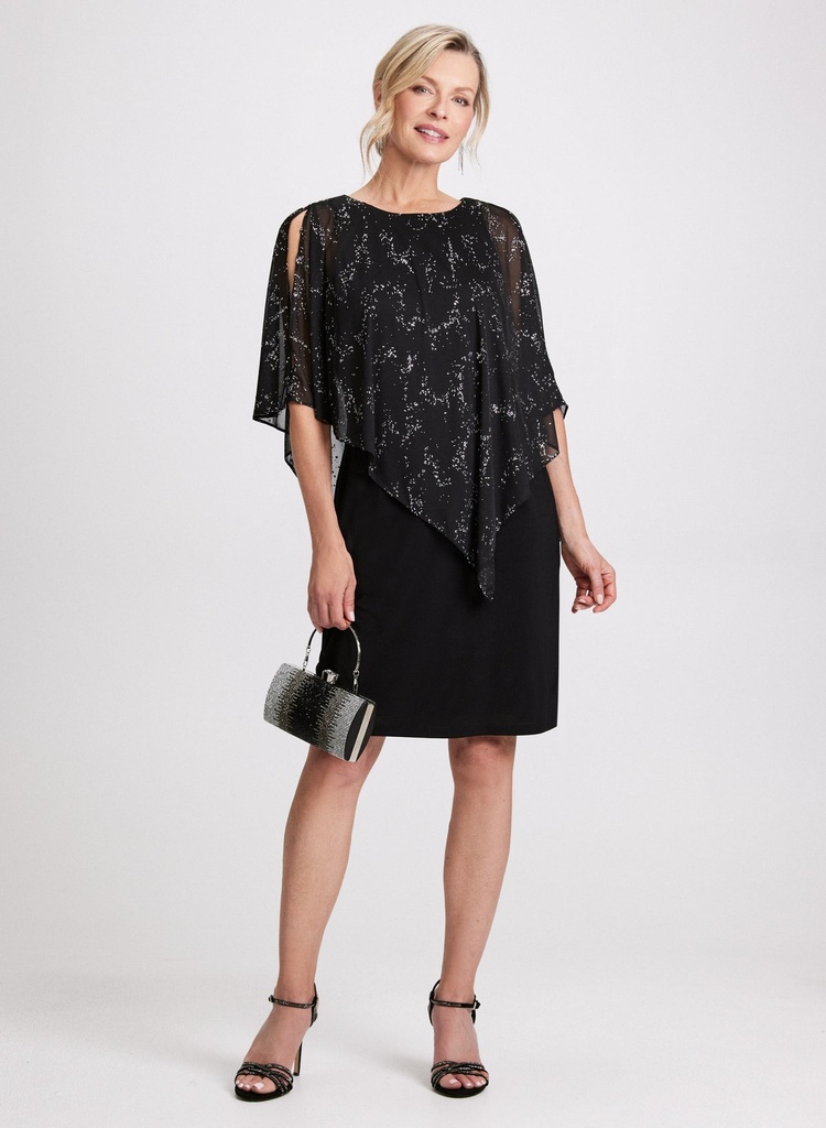 Vestido asimétrico con capa