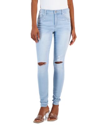 Jeans con bolsillos con tachuelas