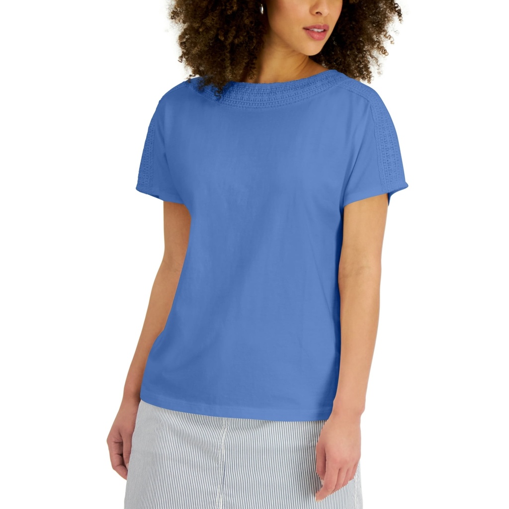 Blusa con cuello ribete de crochet
