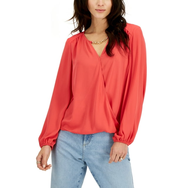 Blusa de chiffon con adorno en escote